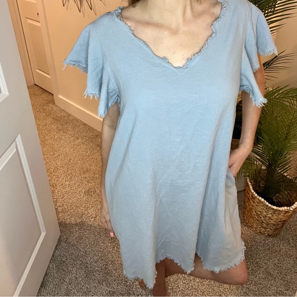 UMGEE | Frayed V-Cut Dress with Pockets - Picture 2 of 12